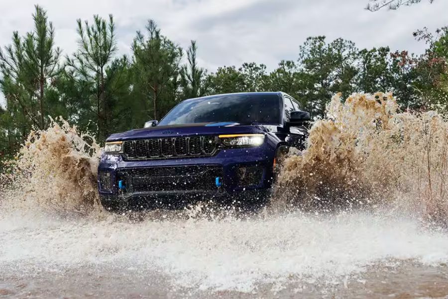 dark blue 2024 Grand Cherokee