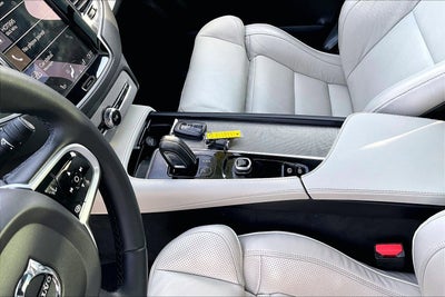 2022 Volvo XC90 Recharge Plug-In Hybrid R-Design