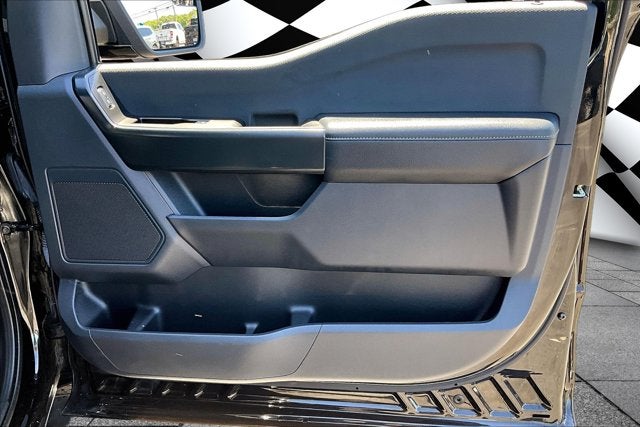 2022 Ford F-150 STX 4WD V8