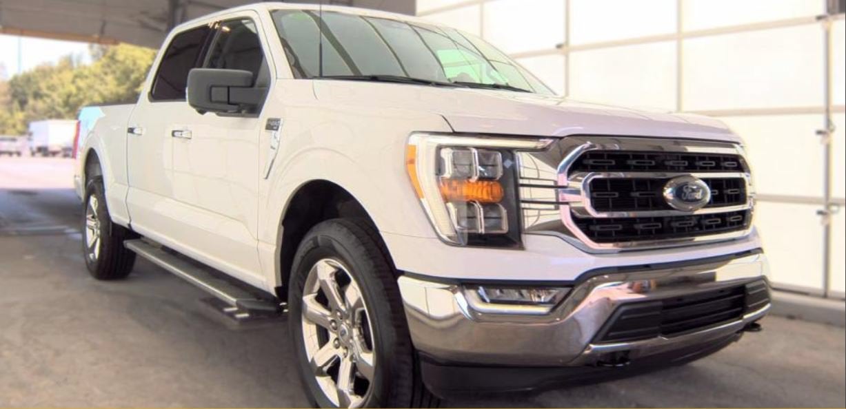 2023 Ford F-150 XLT V8 MOONROOF