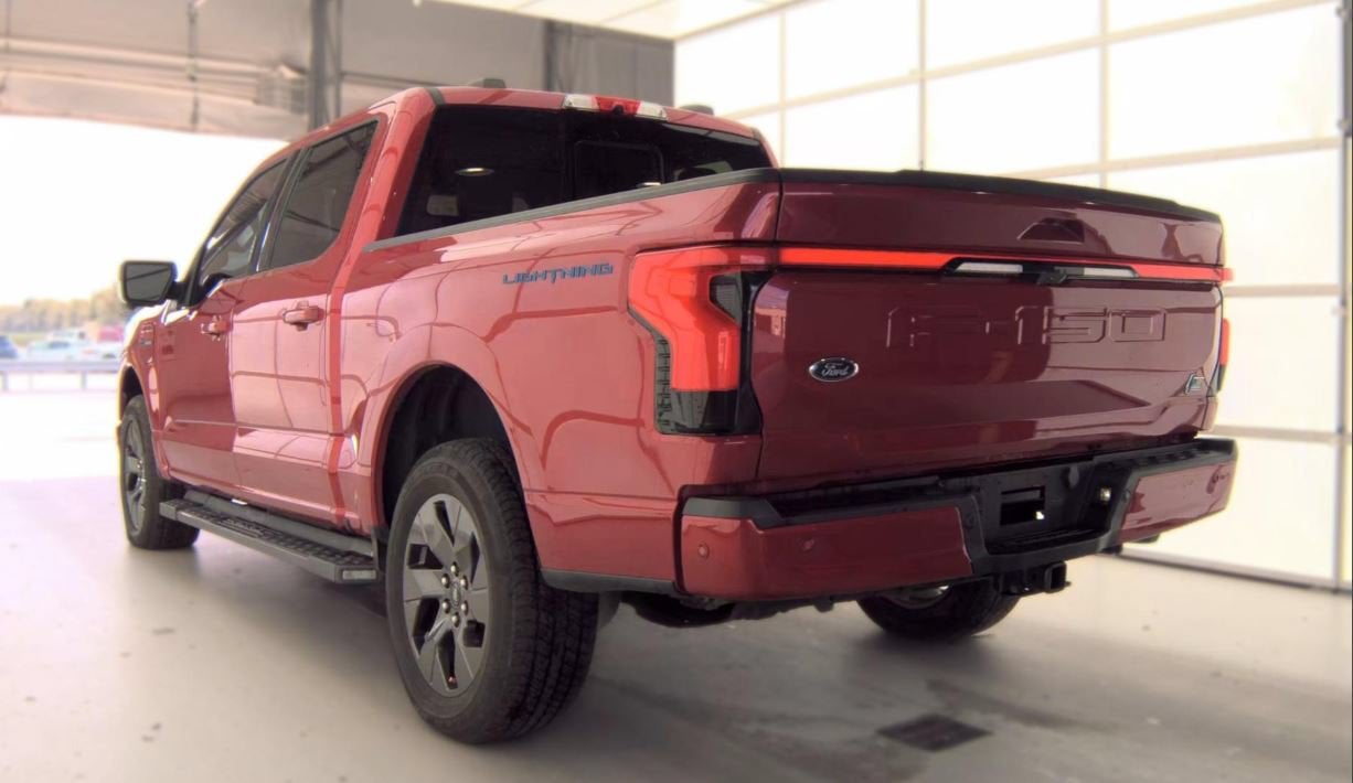 2023 Ford F-150 Lightning LARIAT