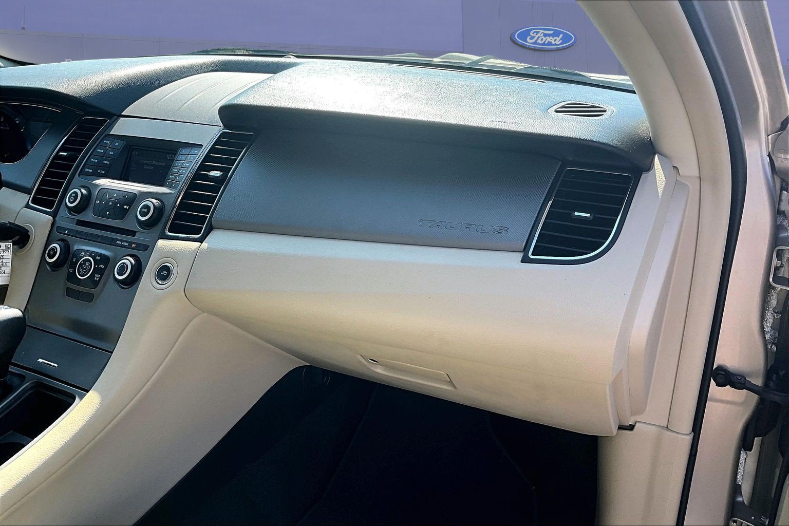 2018 Ford Taurus SE