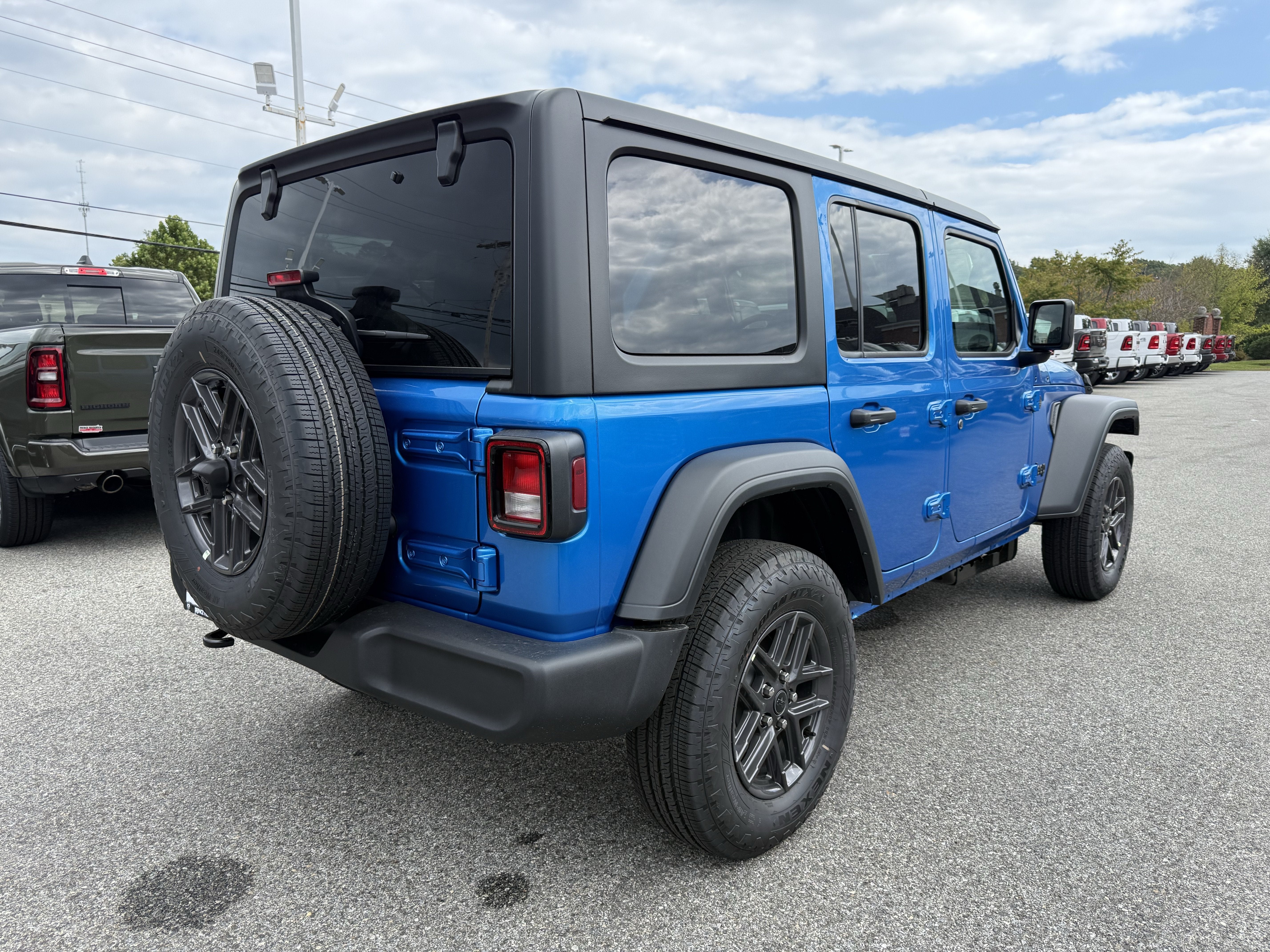 2027 Jeep Wrangler WRANGLER 4-DOOR SPORT S