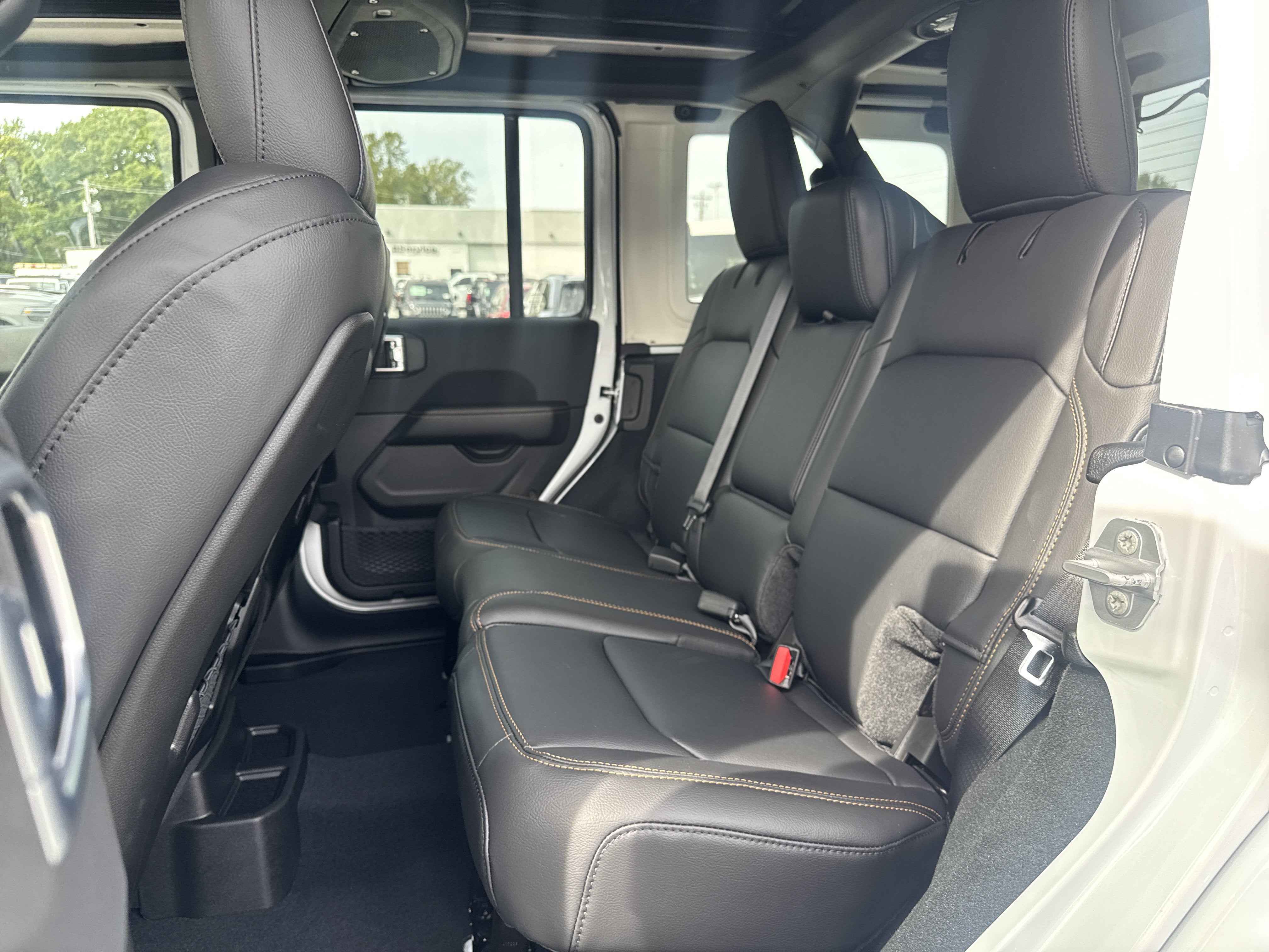 2027 Jeep Wrangler WRANGLER 4-DOOR SAHARA