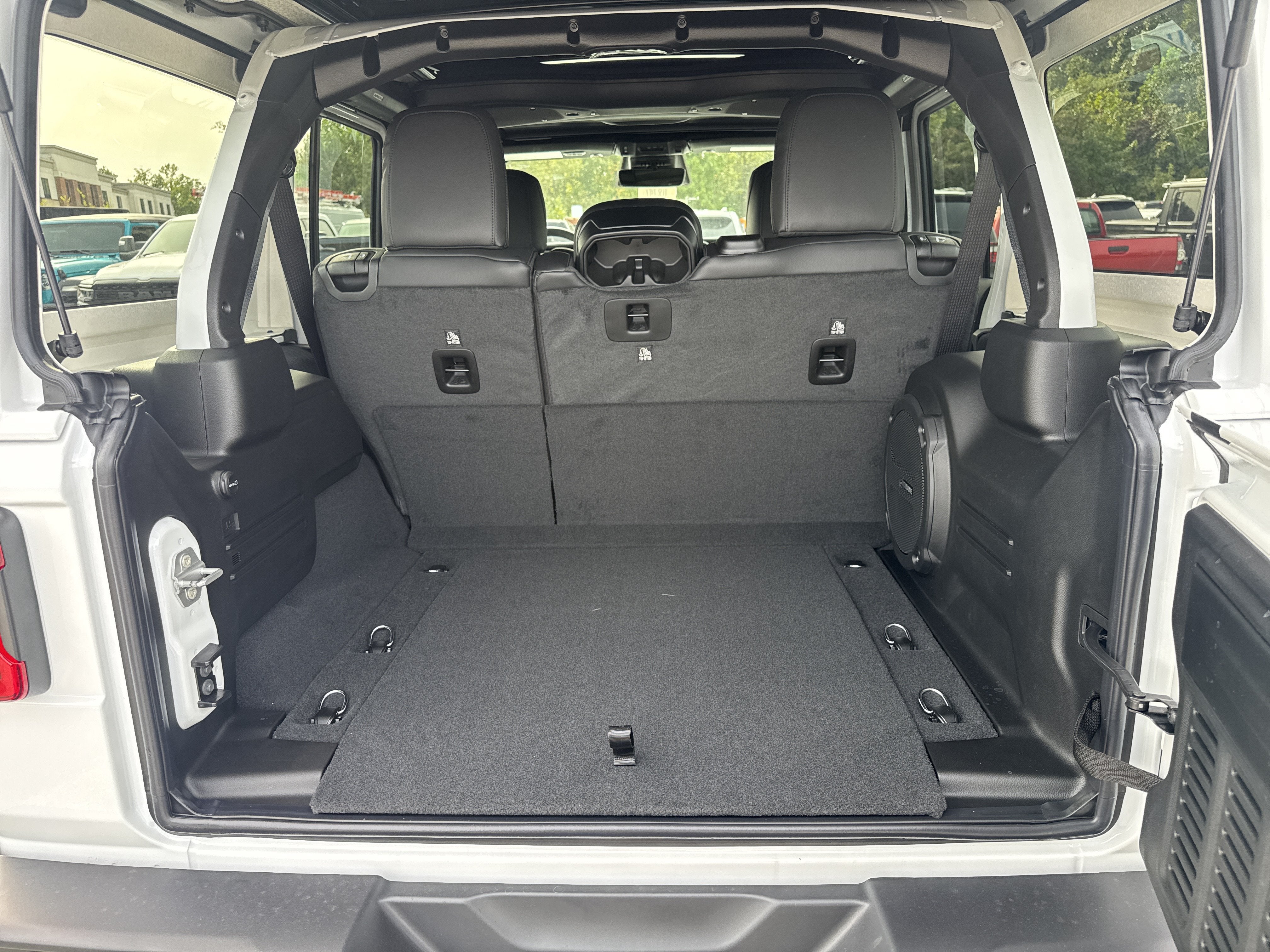2027 Jeep Wrangler WRANGLER 4-DOOR SAHARA