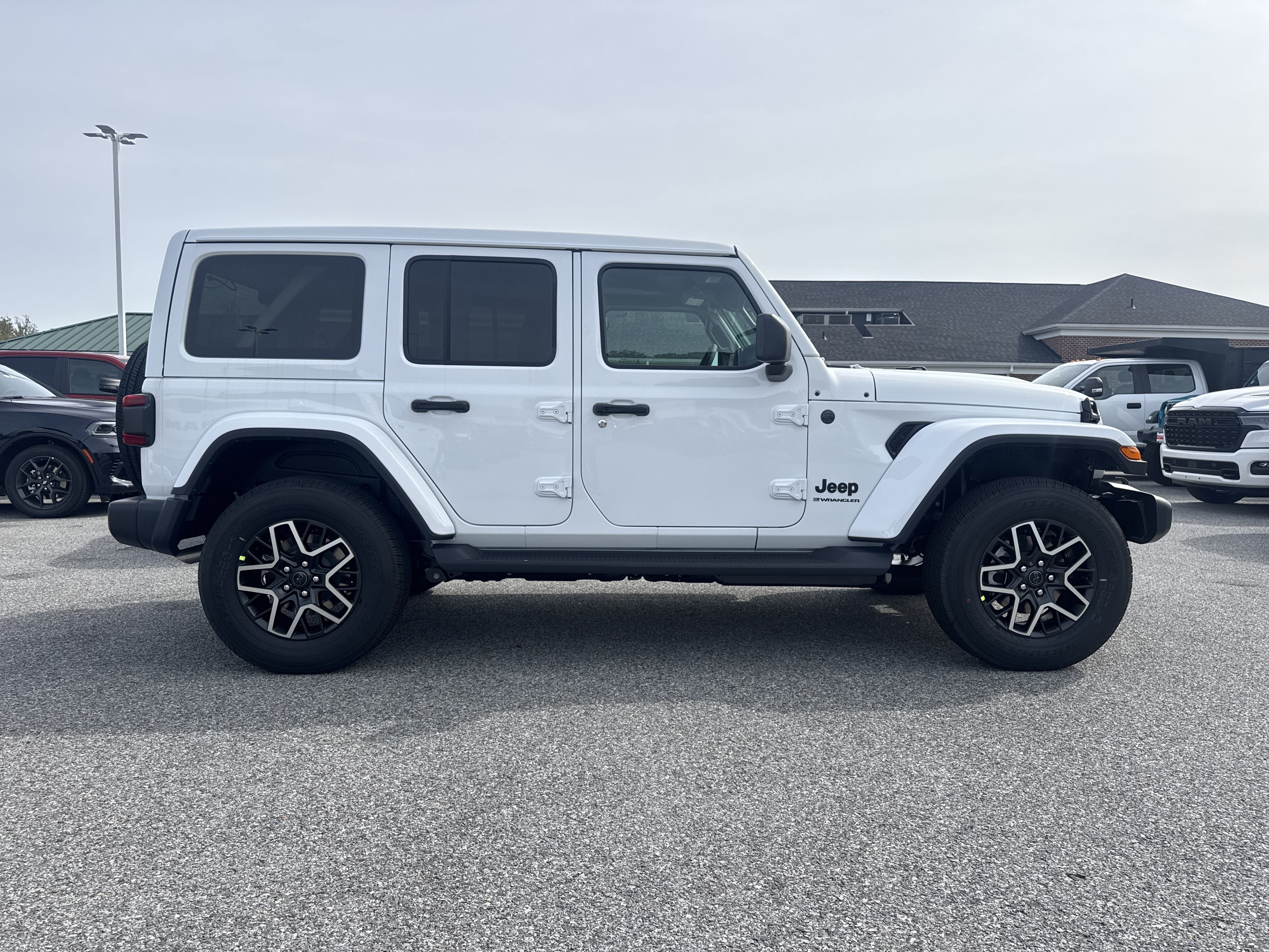 2027 Jeep Wrangler WRANGLER 4-DOOR SAHARA