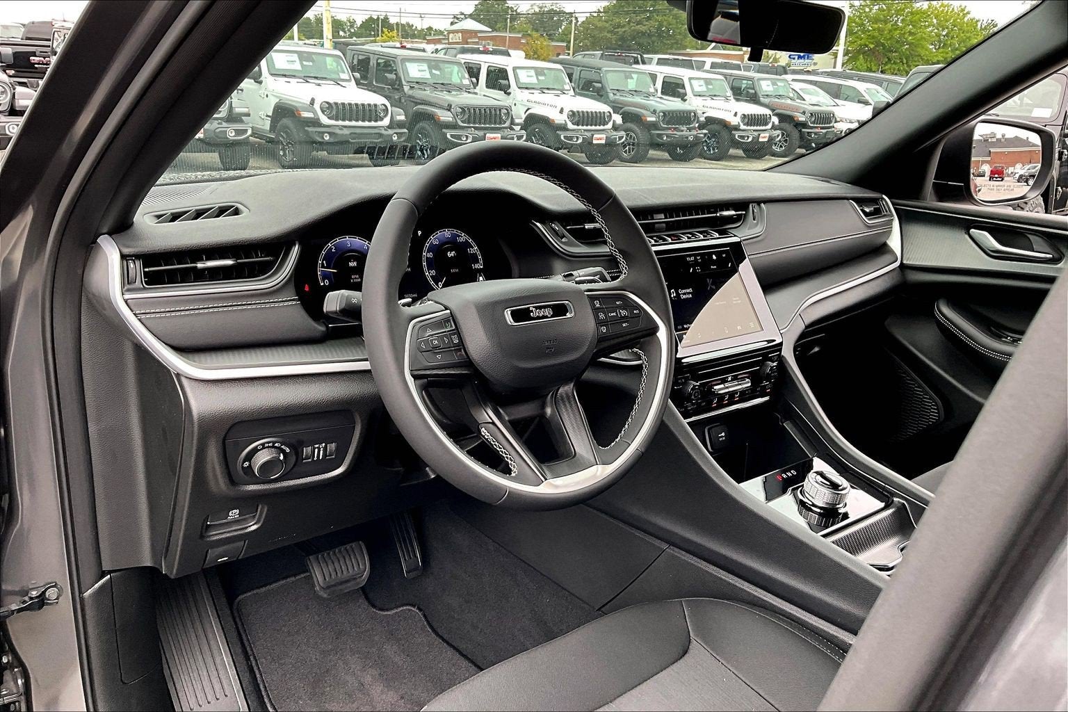 2025 Jeep Grand Cherokee Laredo X 4x4
