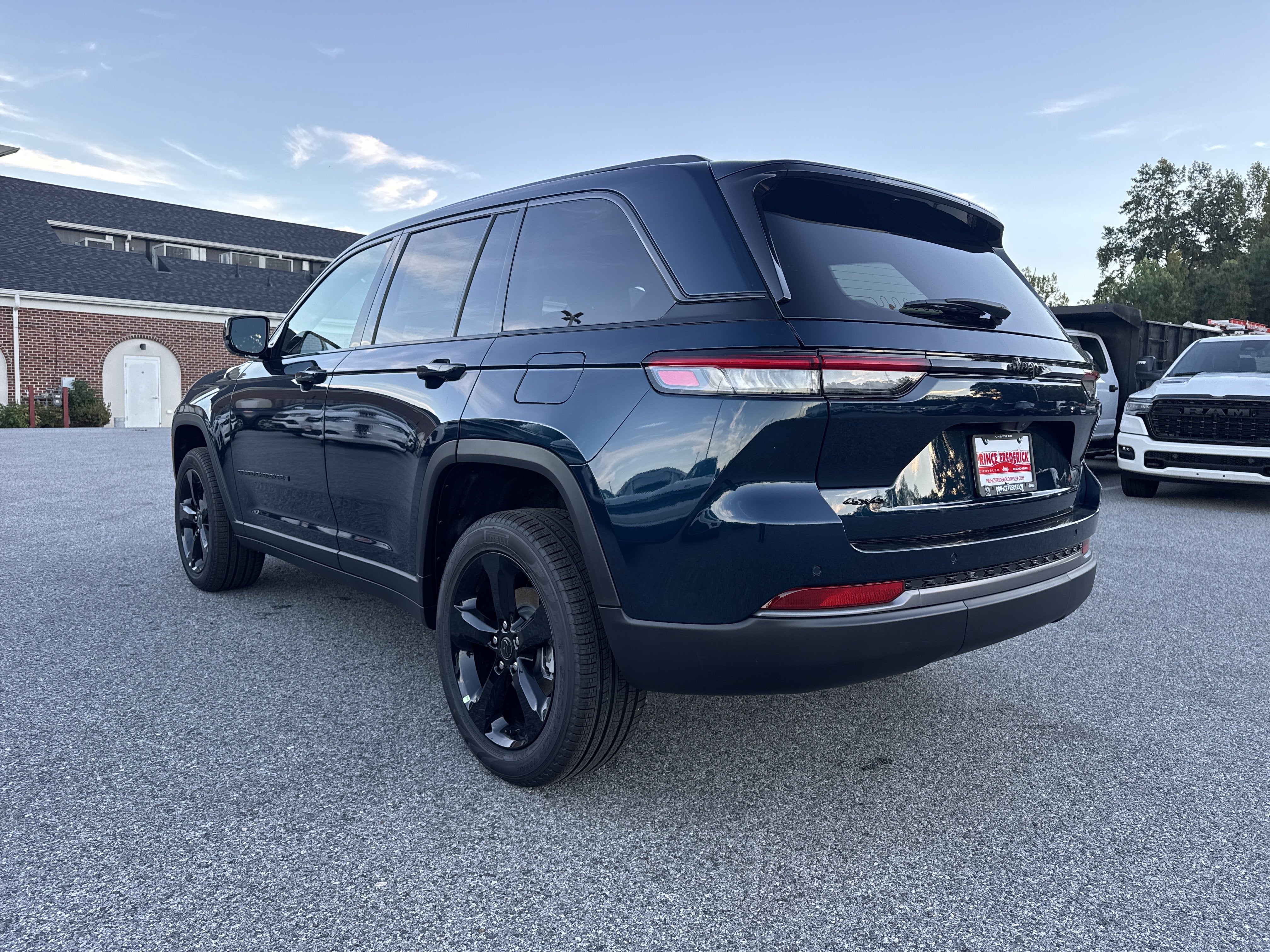 2027 Jeep Grand Cherokee GRAND CHEROKEE LIMITED 4X4
