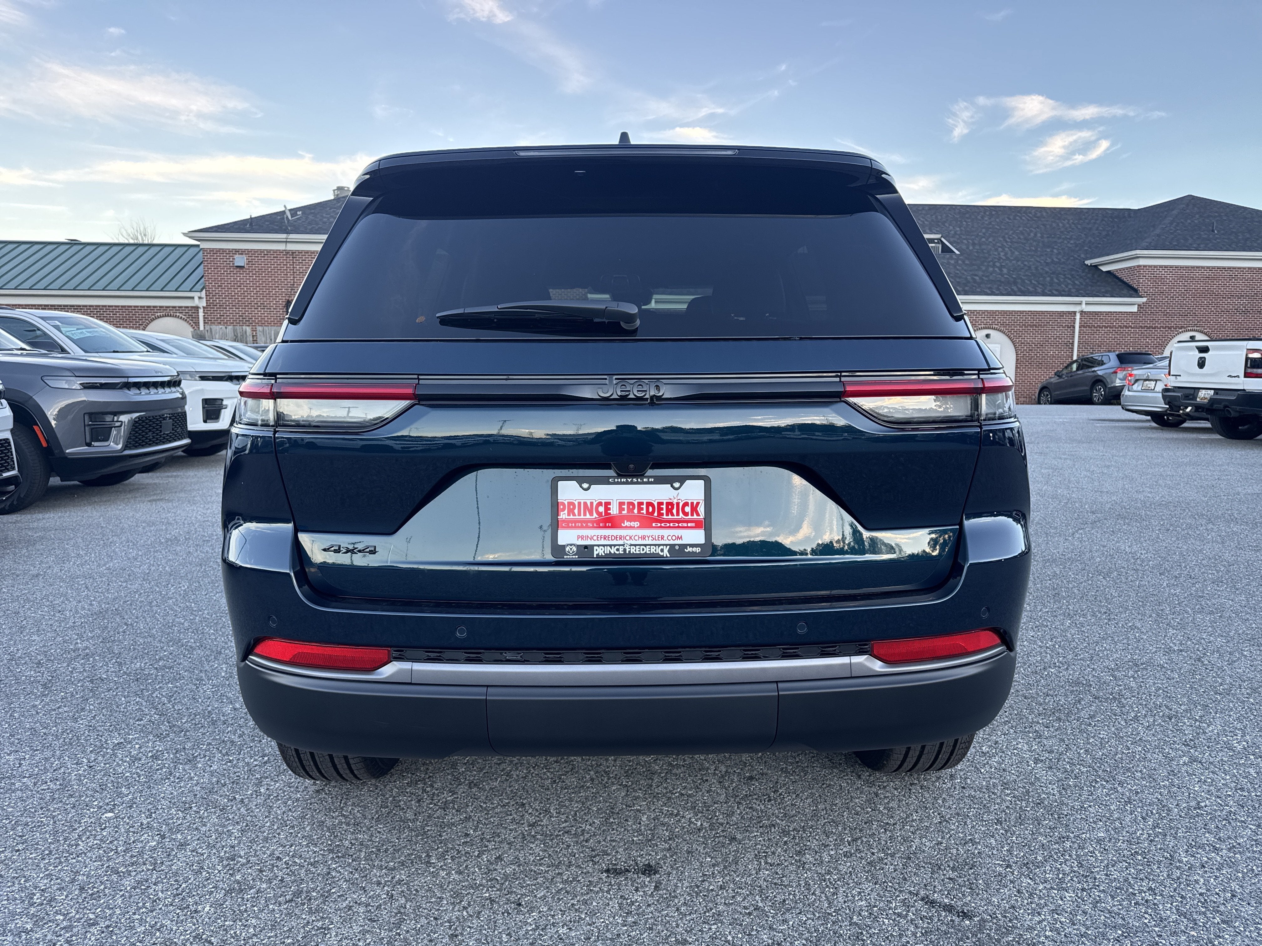 2027 Jeep Grand Cherokee GRAND CHEROKEE LIMITED 4X4