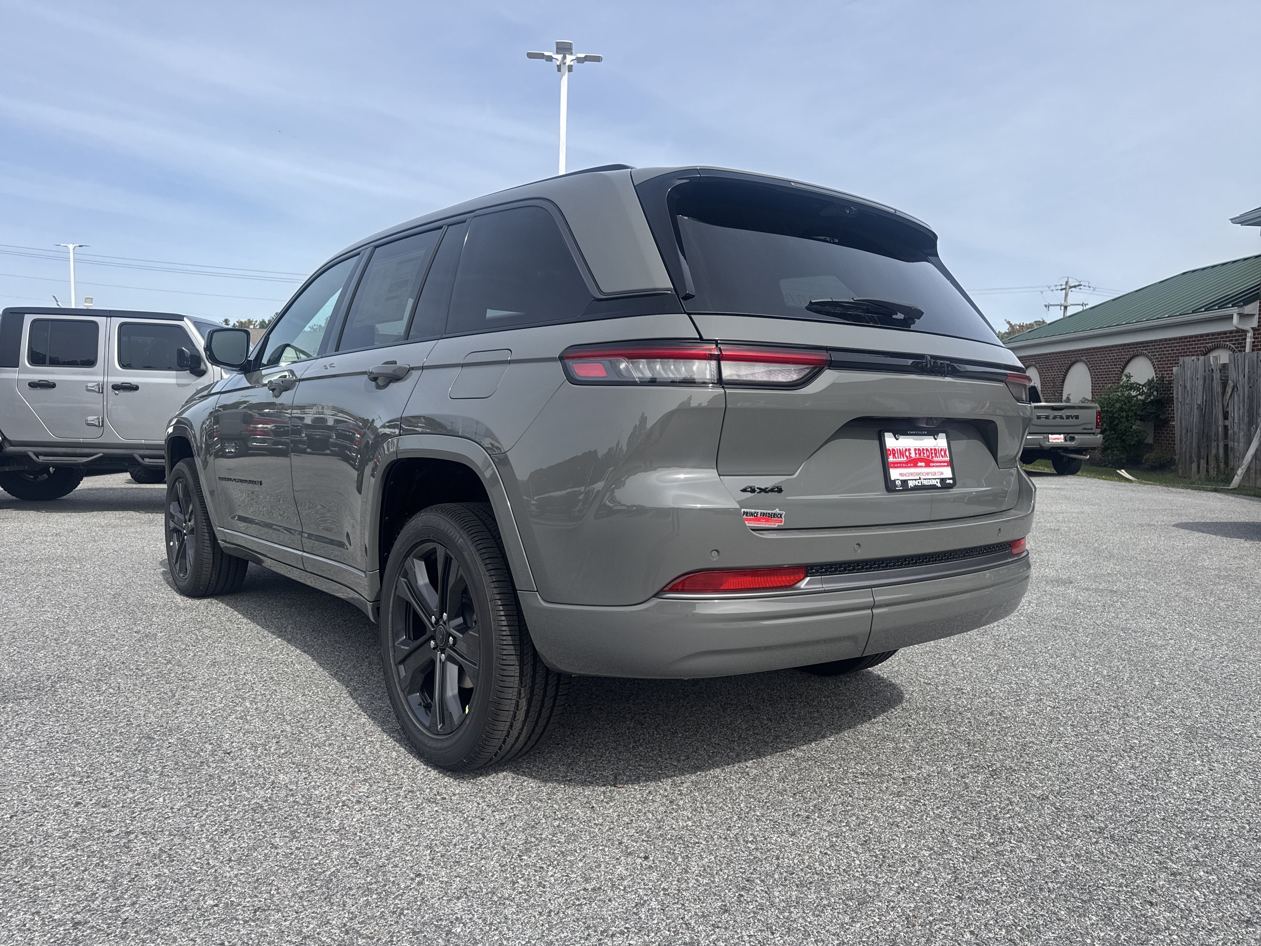 2027 Jeep Grand Cherokee GRAND CHEROKEE LIMITED RESERVE 4X4