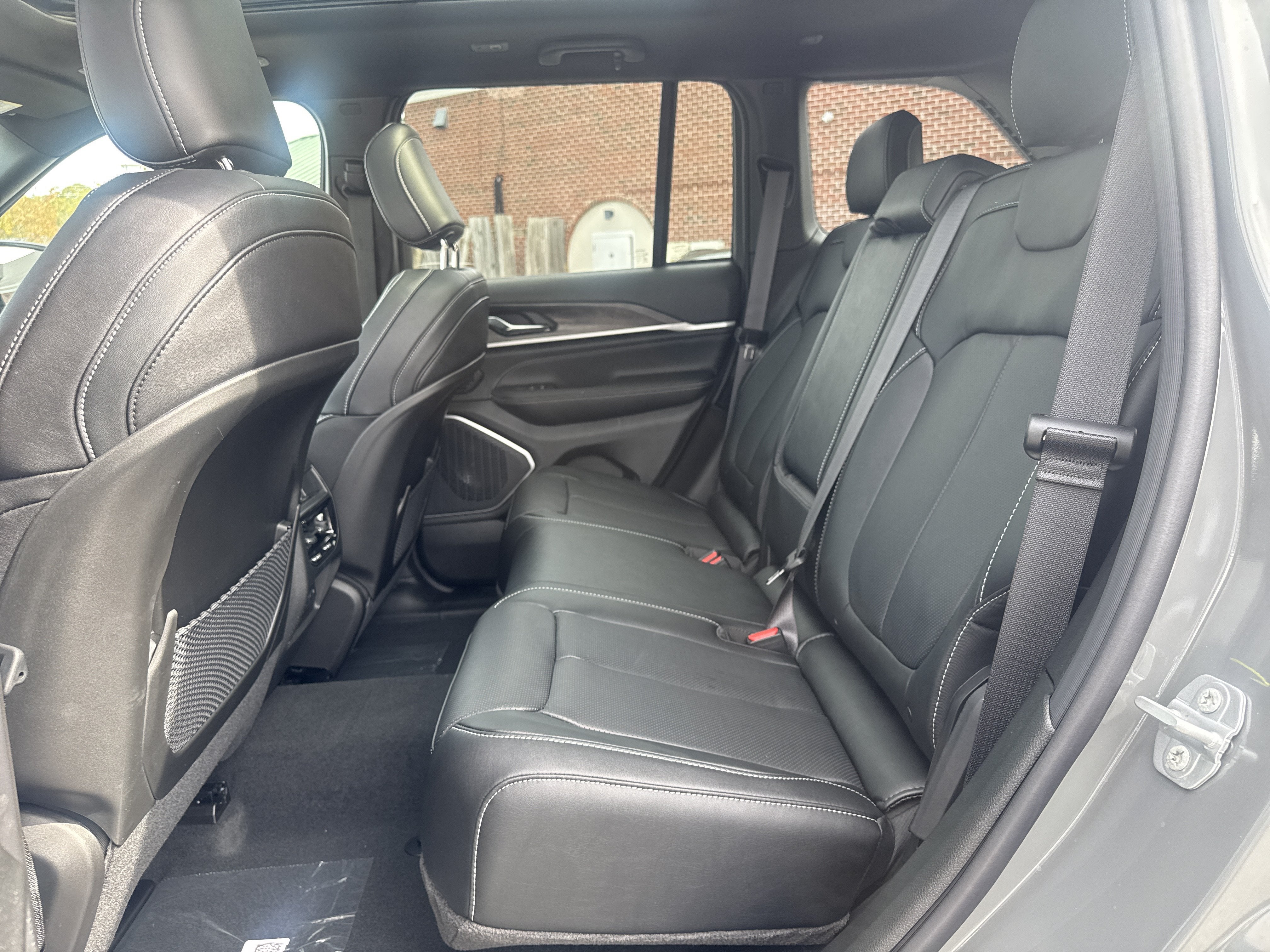 2027 Jeep Grand Cherokee GRAND CHEROKEE LIMITED RESERVE 4X4