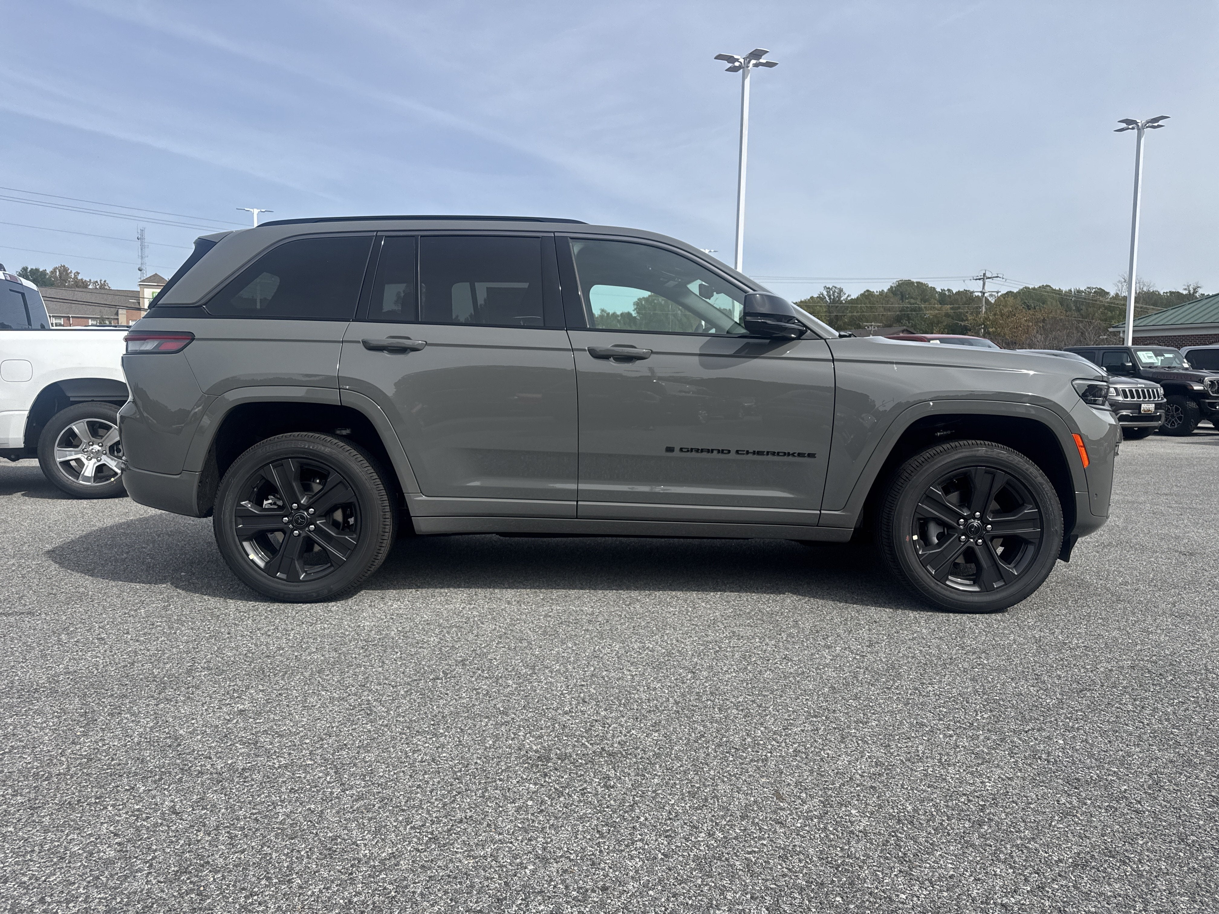 2027 Jeep Grand Cherokee GRAND CHEROKEE LIMITED RESERVE 4X4
