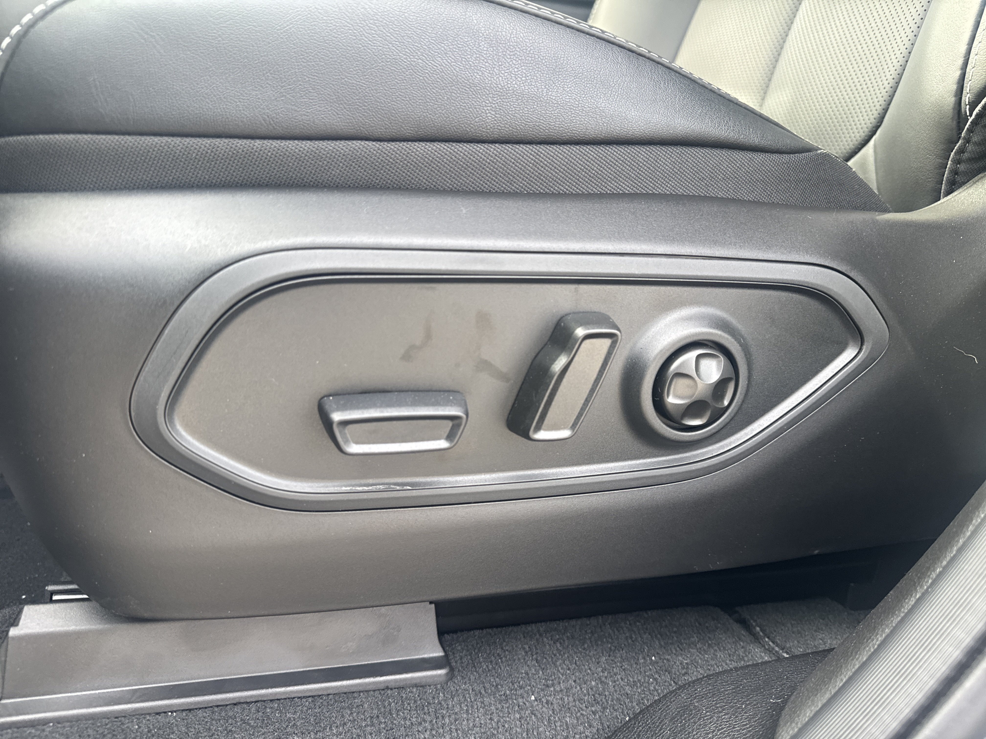 2027 Jeep Grand Cherokee GRAND CHEROKEE LIMITED RESERVE 4X4