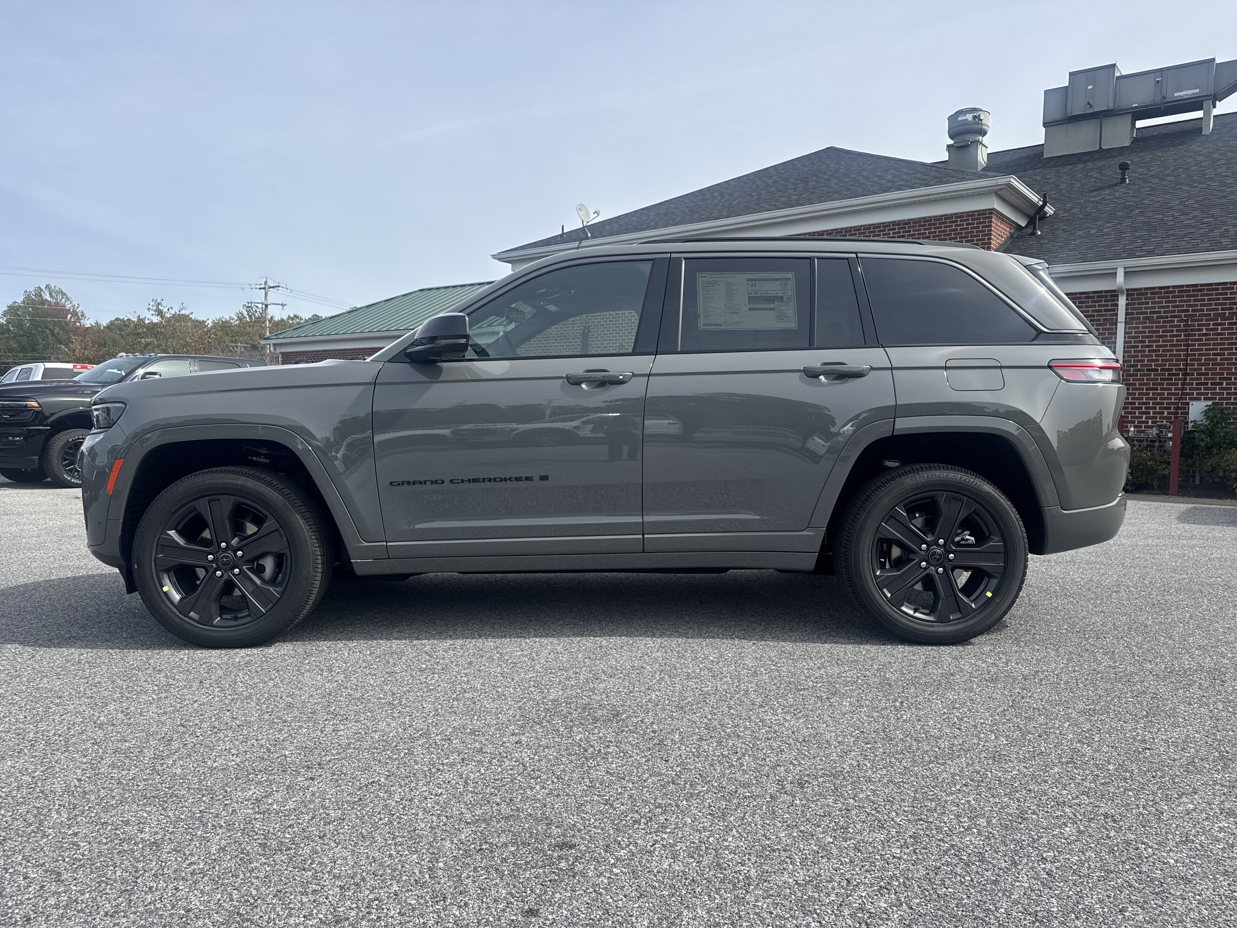 2027 Jeep Grand Cherokee GRAND CHEROKEE LIMITED RESERVE 4X4