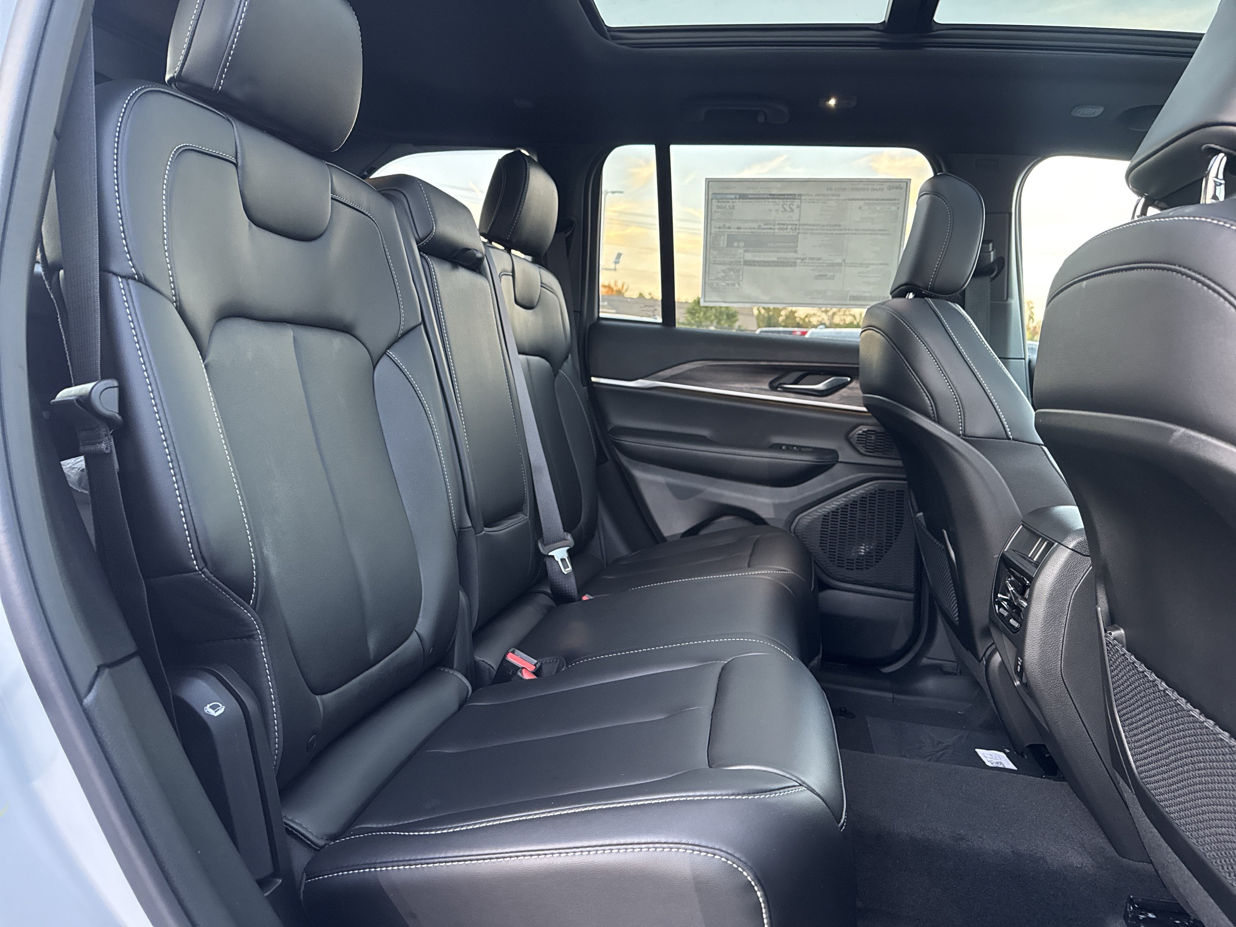2027 Jeep Grand Cherokee GRAND CHEROKEE LIMITED 4X4