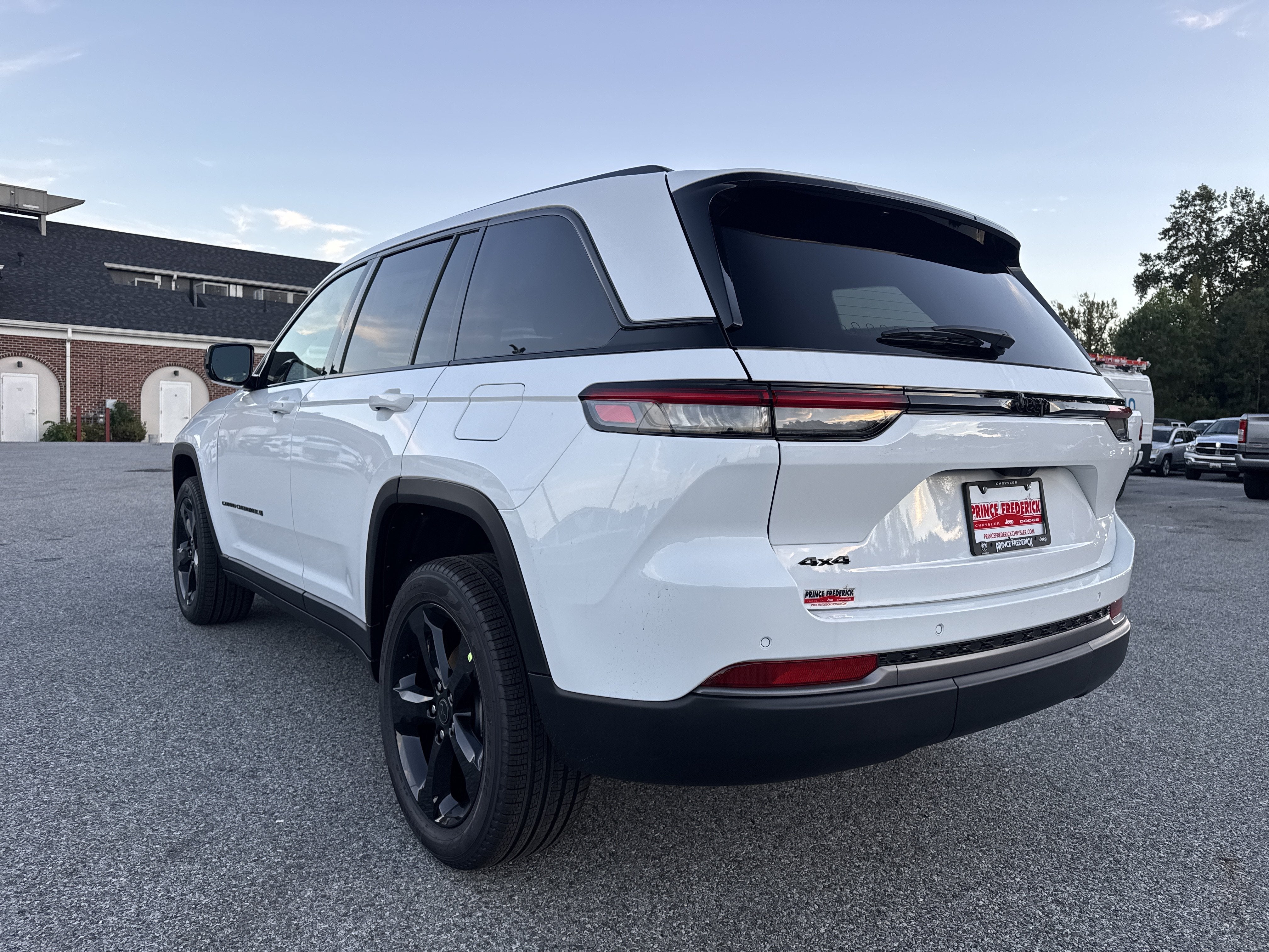 2027 Jeep Grand Cherokee GRAND CHEROKEE LIMITED 4X4