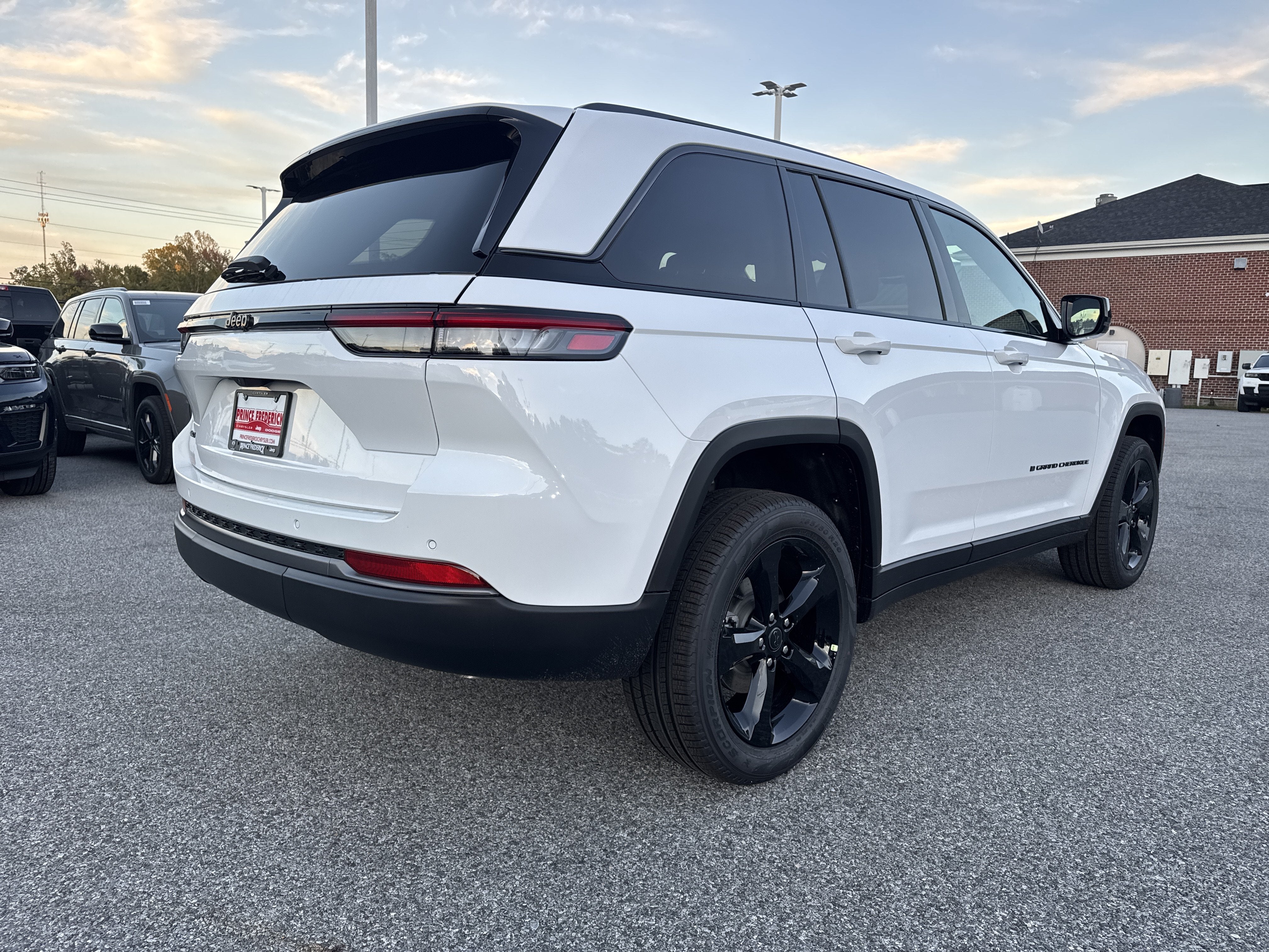 2027 Jeep Grand Cherokee GRAND CHEROKEE LIMITED 4X4