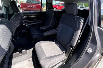 2022 Jeep Grand Cherokee L Laredo 4x2