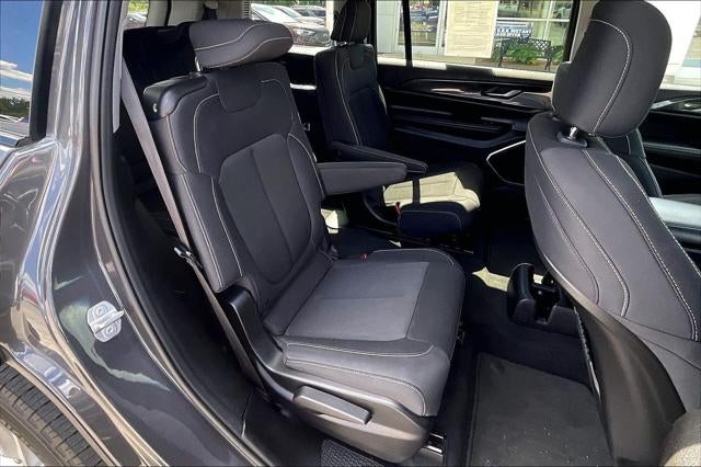 2022 Jeep Grand Cherokee L Laredo 4x2