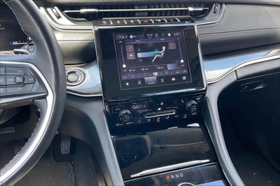 2022 Jeep Grand Cherokee L Laredo 4x2