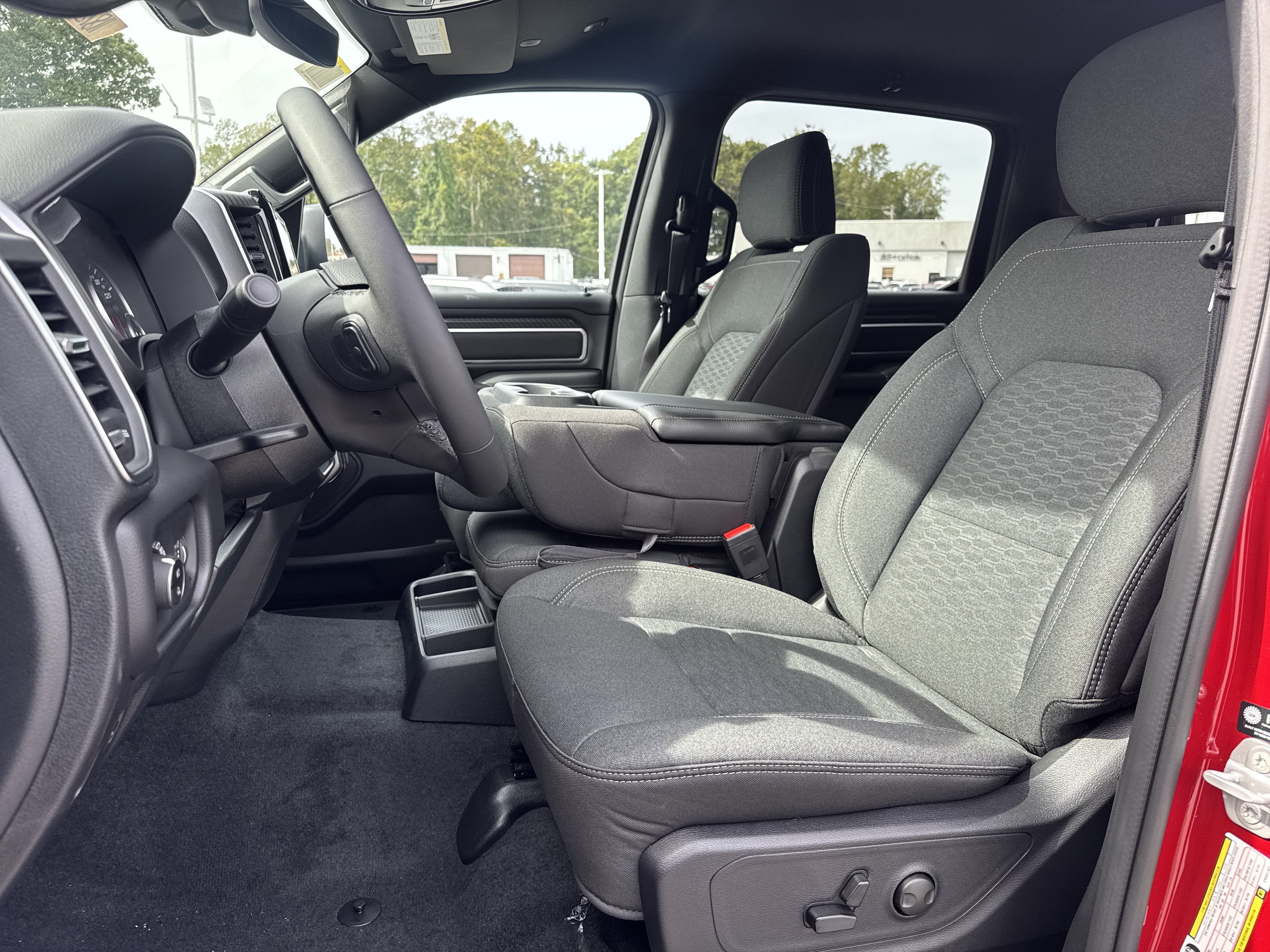 2027 RAM Ram 1500 RAM 1500 BIG HORN CREW CAB 4X4 5'7' BOX