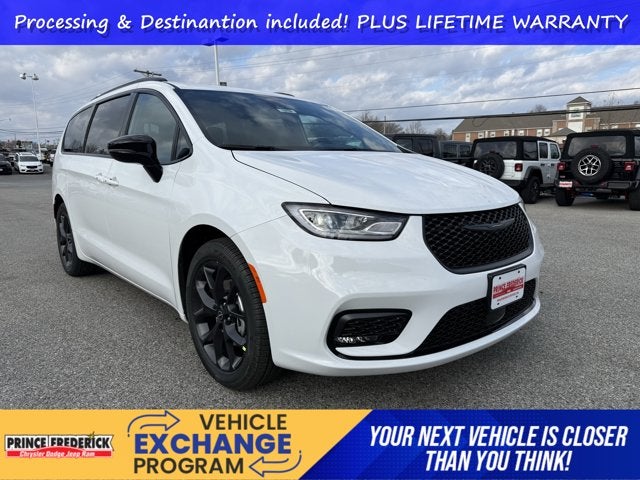 2026 Chrysler Pacifica Select's photo