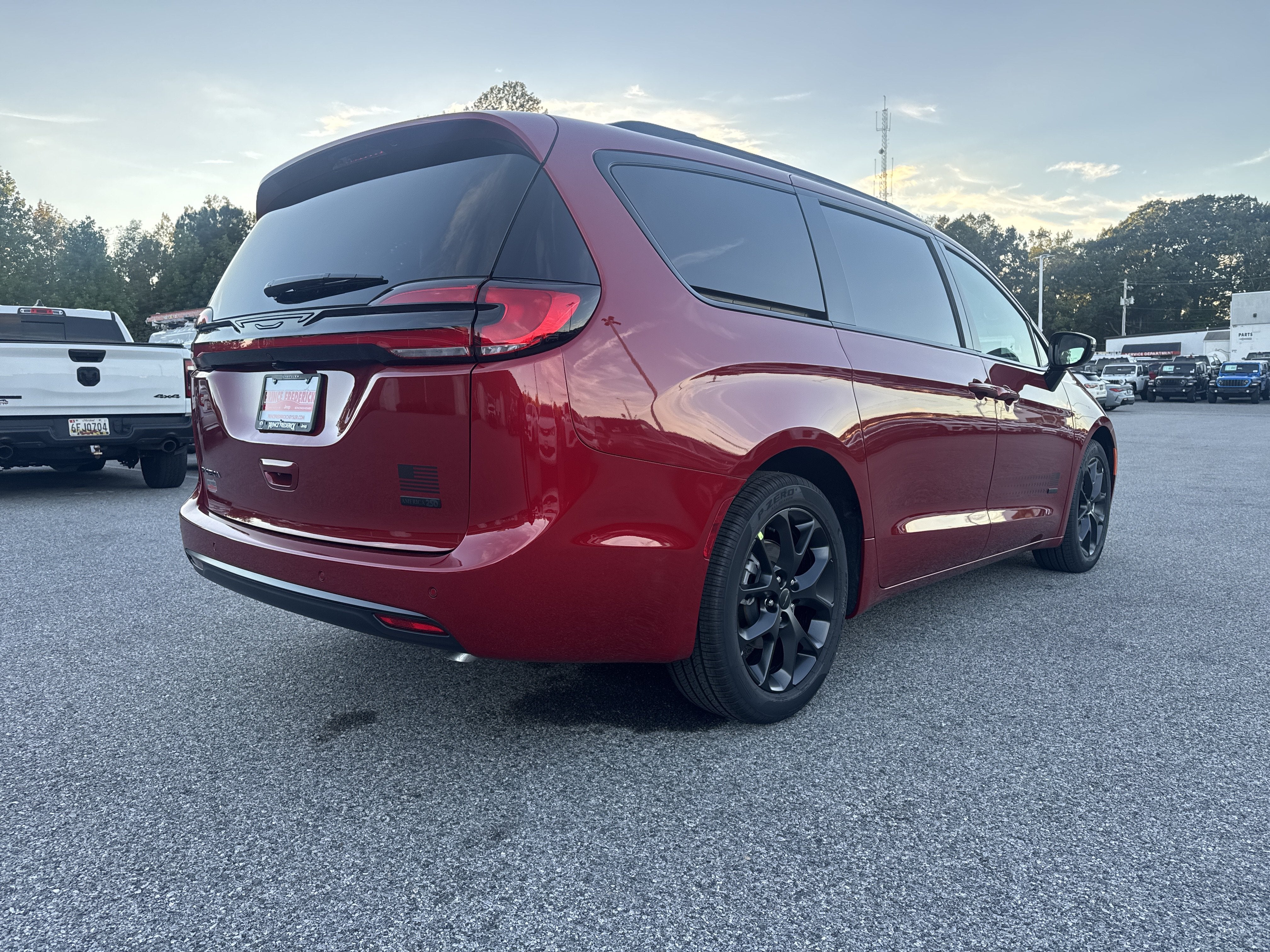2027 Chrysler Pacifica PACIFICA SELECT