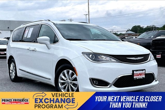 2018 Chrysler Pacifica Touring L's photo