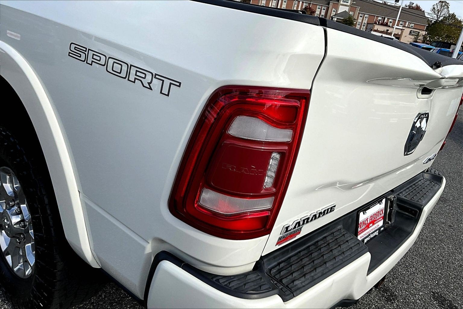 2020 RAM 3500 Laramie Crew Cab 4x4 8' Box