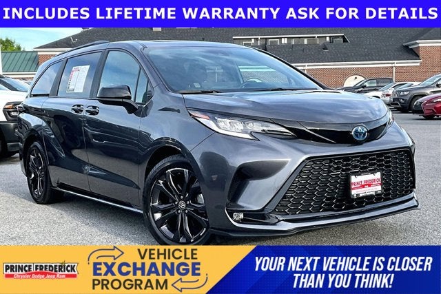 2025 Toyota Sienna XSE 7-Passenger Hybrid FWD's photo