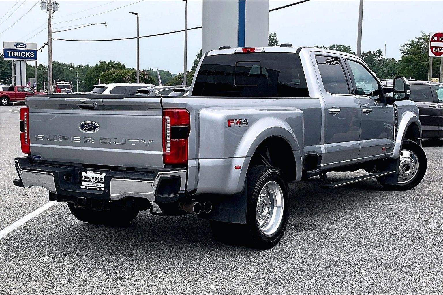 2023 Ford Super Duty F-450 DRW LARIAT