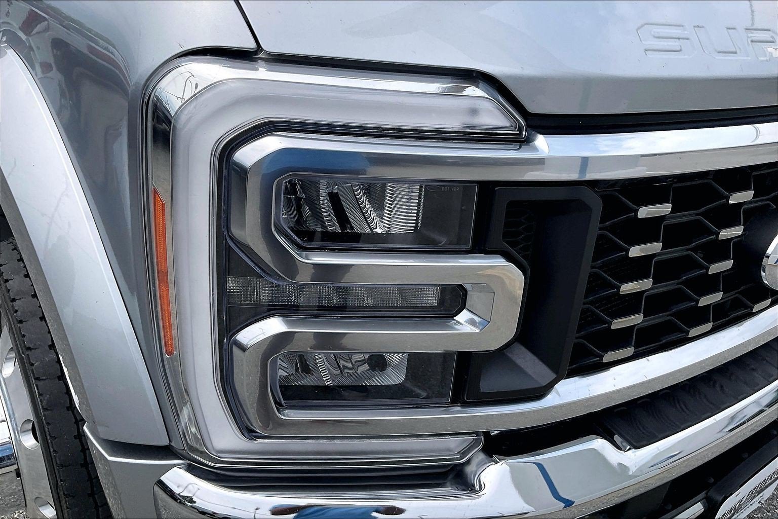2023 Ford Super Duty F-450 DRW LARIAT