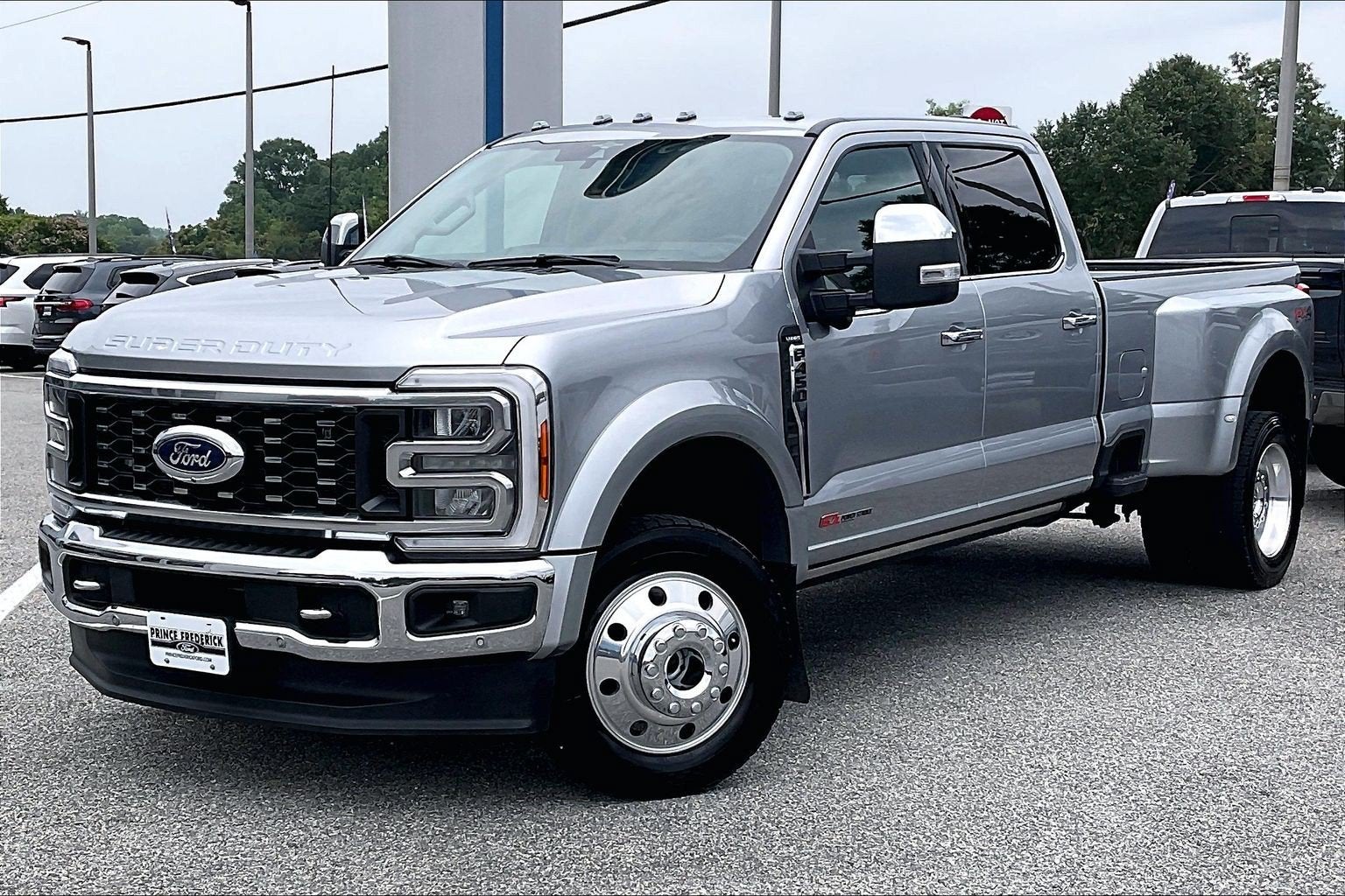 2023 Ford Super Duty F-450 DRW LARIAT
