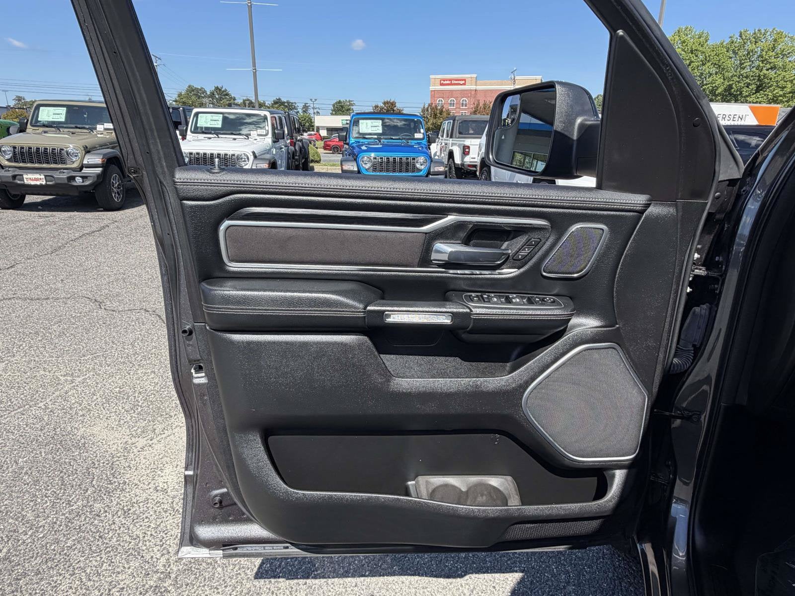 2023 RAM 1500 Laramie Crew Cab 4x4 6'4' Box