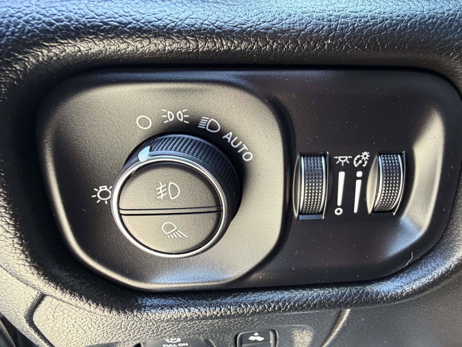 2023 RAM 1500 Laramie Crew Cab 4x4 6'4' Box