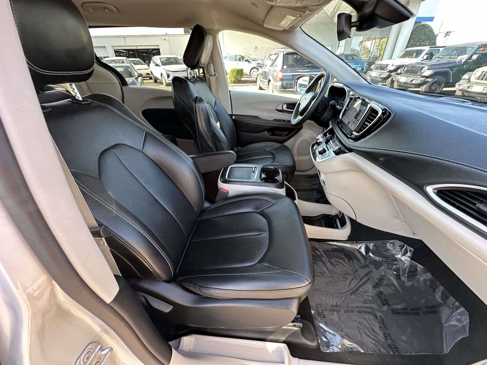 2024 Chrysler Pacifica Hybrid Select