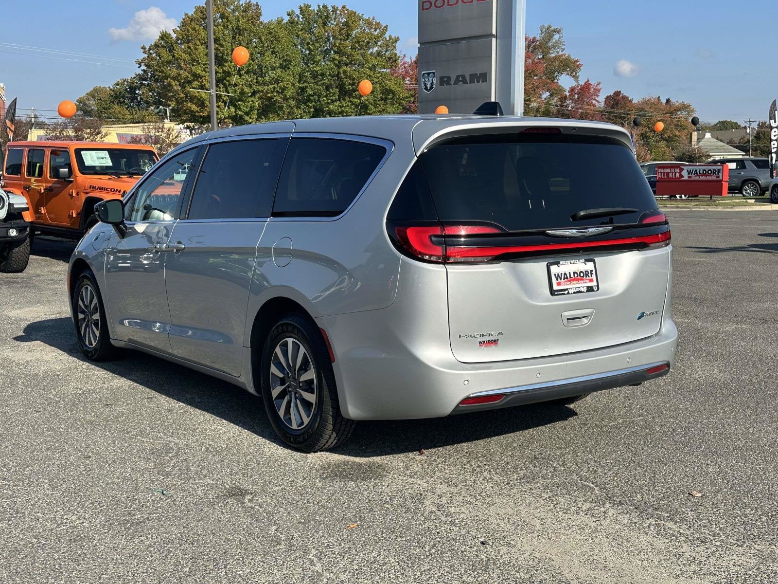 2024 Chrysler Pacifica Hybrid Select