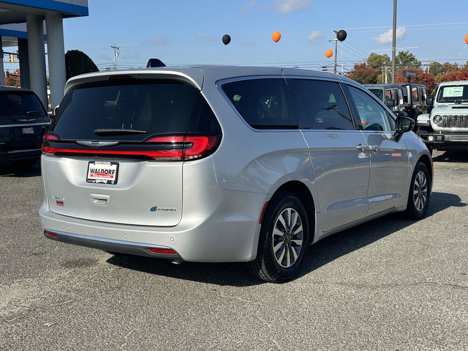 2024 Chrysler Pacifica Hybrid Select
