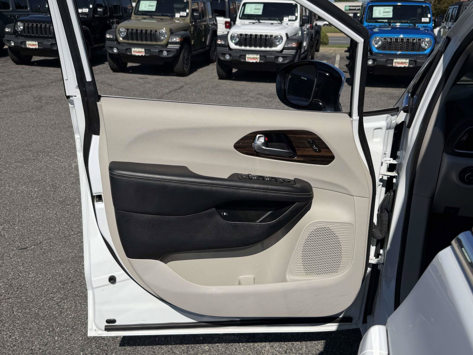 2023 Chrysler Pacifica Hybrid Limited