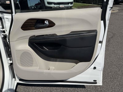 2023 Chrysler Pacifica Hybrid Limited