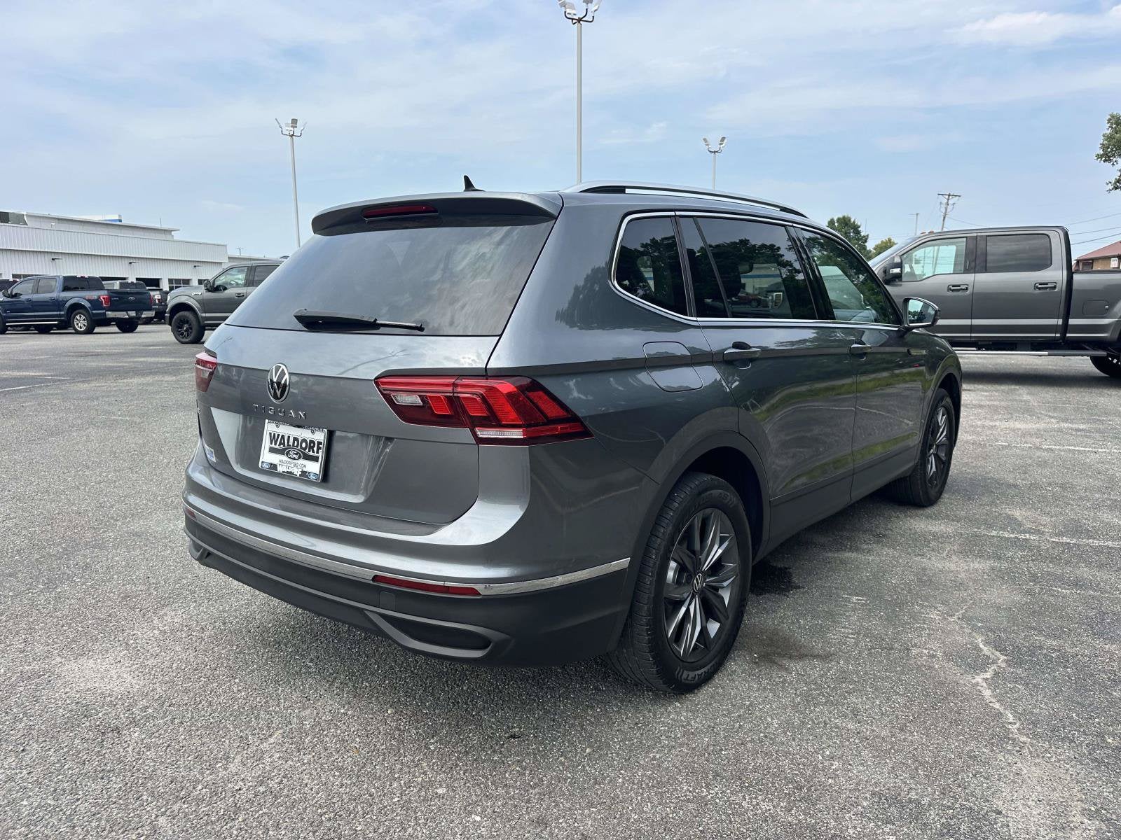 2022 Volkswagen Tiguan SE