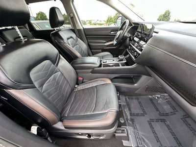 2023 Nissan Pathfinder Platinum