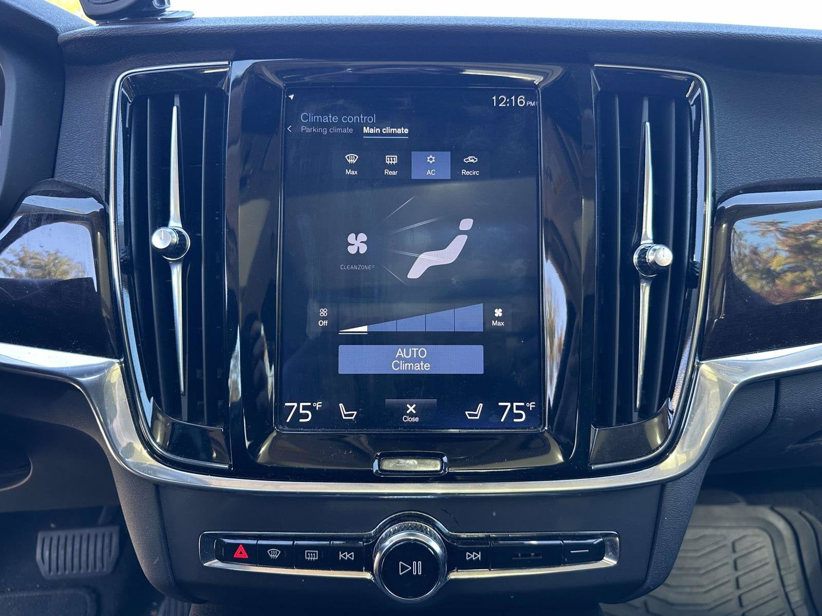 2019 Volvo S90 Momentum