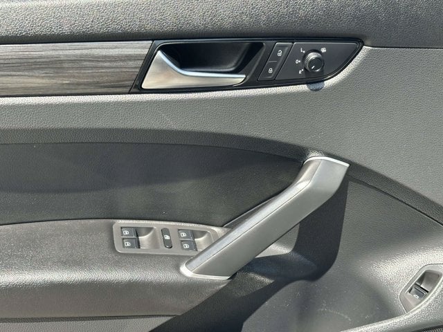 2021 Volkswagen Passat 2.0T R-Line