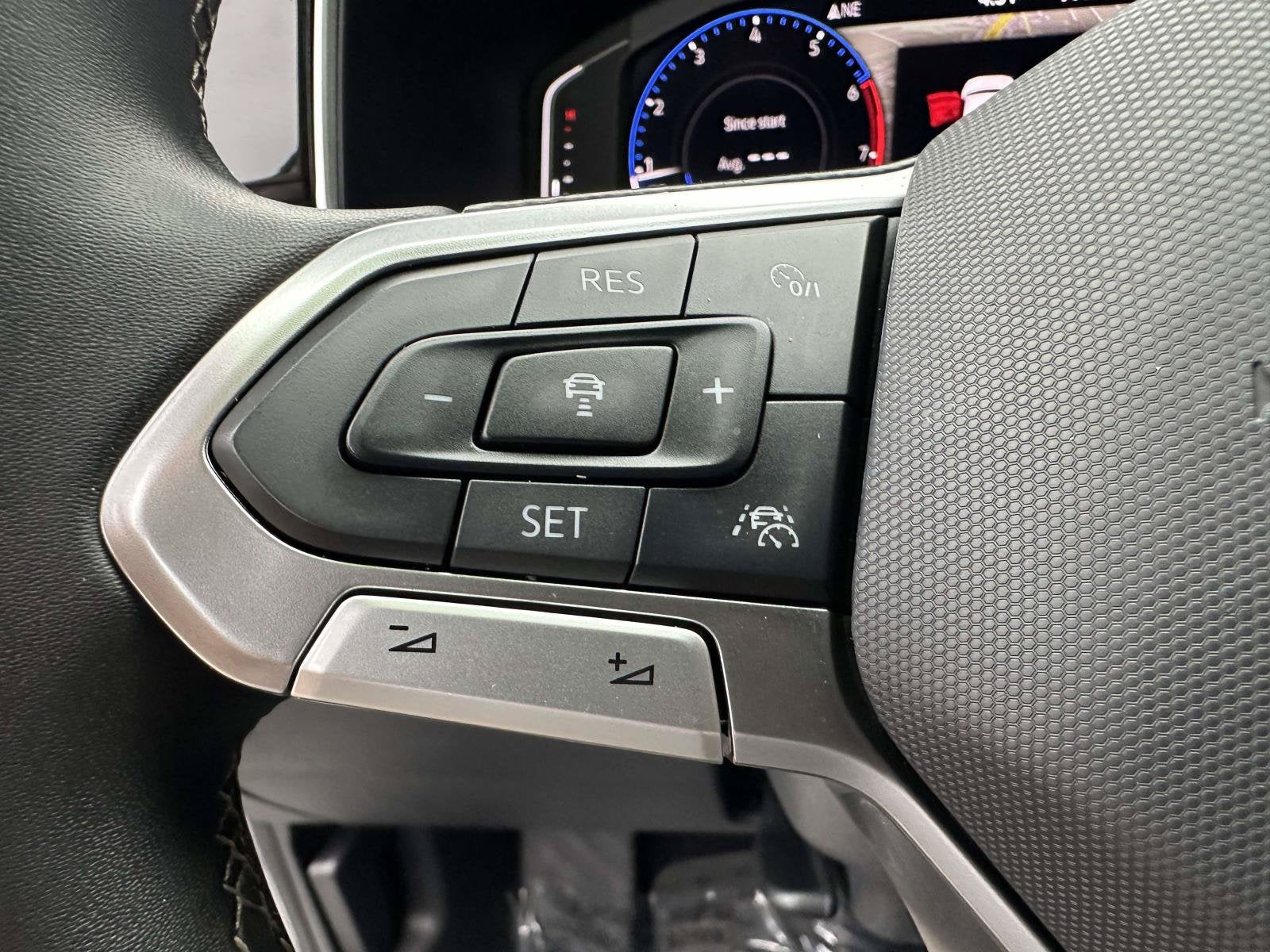 2025 Volkswagen Taos SEL