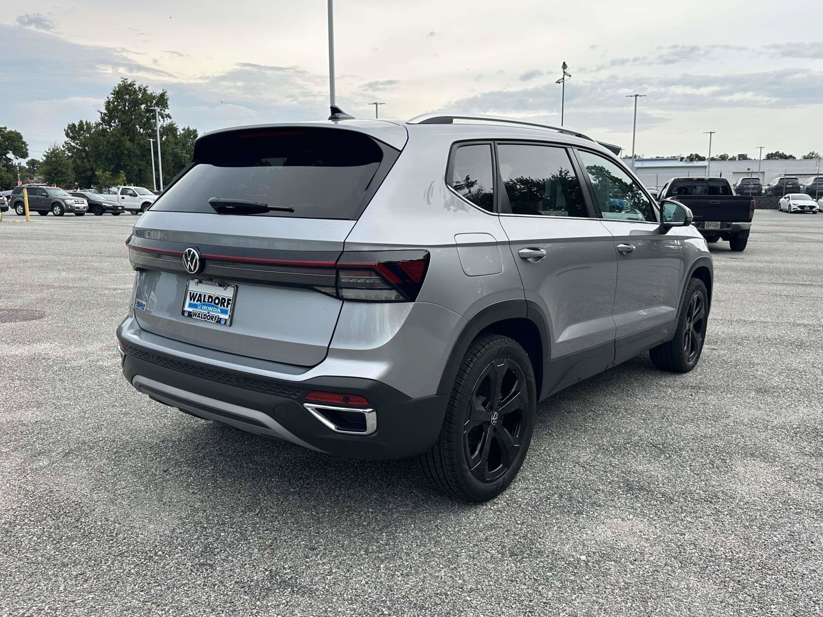 2025 Volkswagen Taos SEL