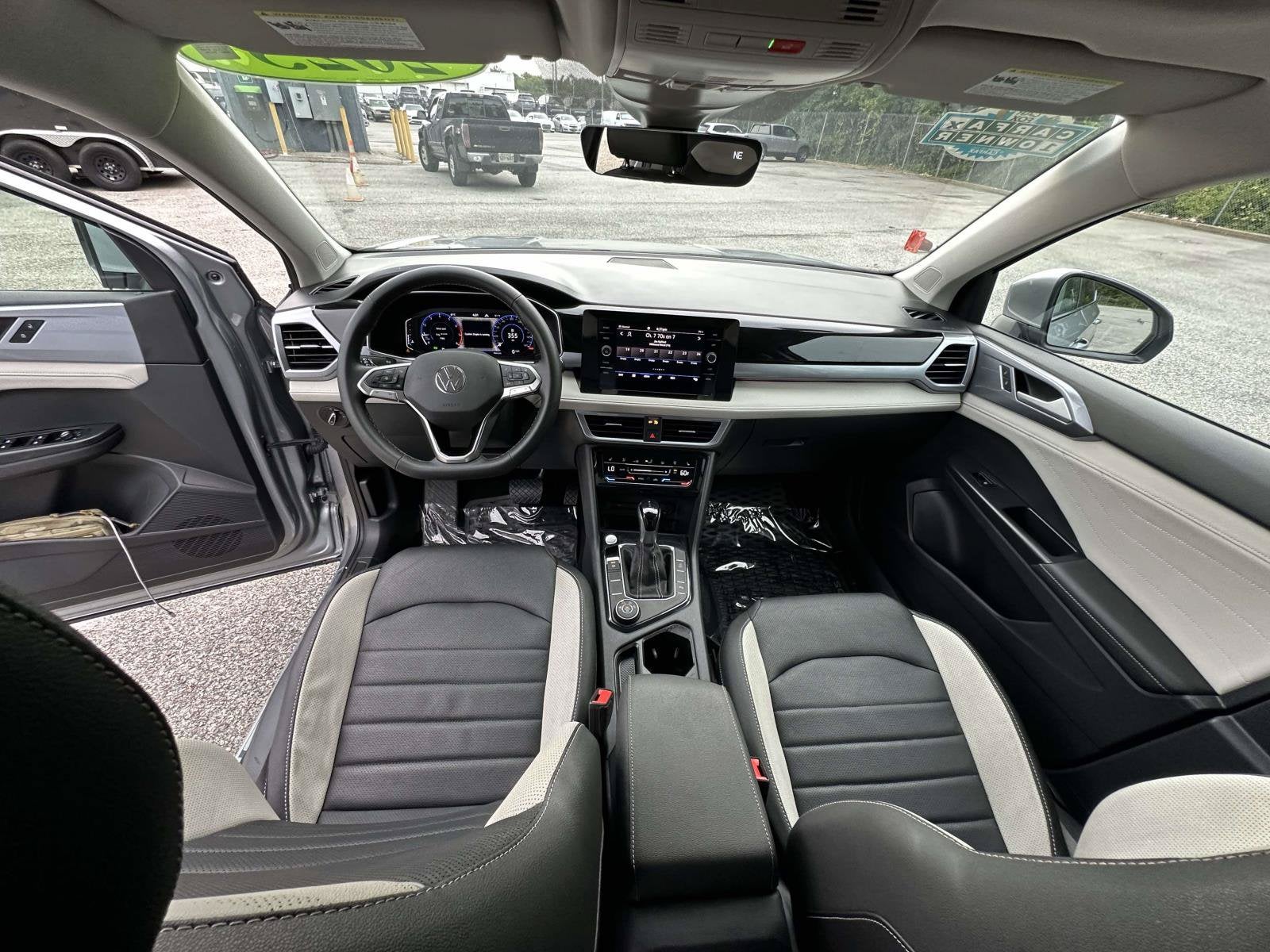 2025 Volkswagen Taos SEL