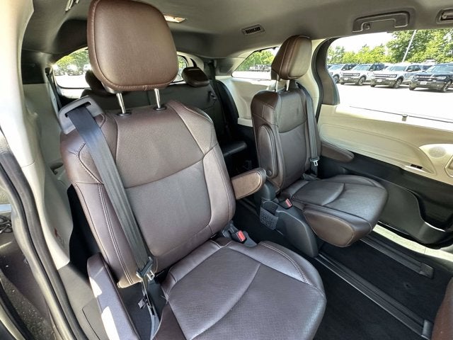 2021 Toyota Sienna Base