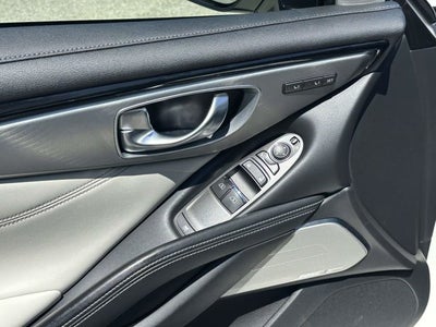 2022 INFINITI Q60 LUXE