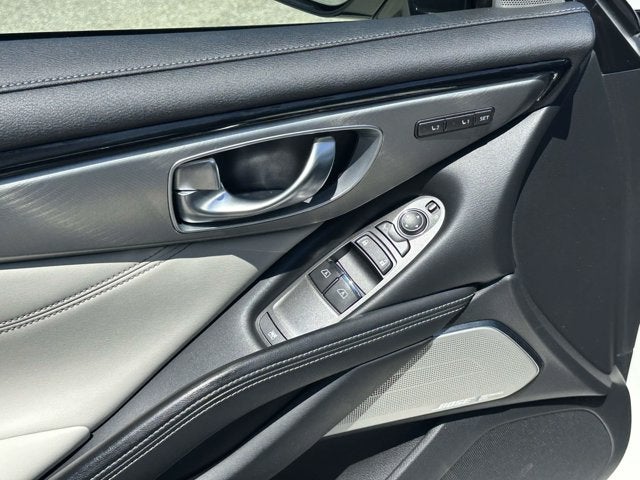 2022 INFINITI Q60 LUXE